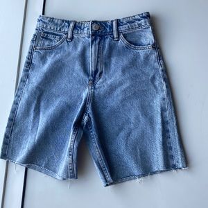 Kids H&M high waisted mom shorts with cartoon on back